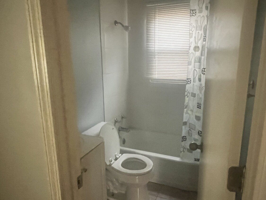 Bath - 4421 Elam St