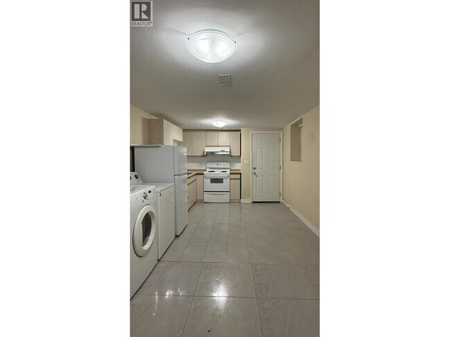 Photo du bâtiment - 18XX Routley Ave