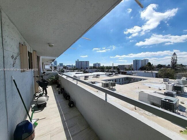 Foto del edificio - 7300 Wayne Ave