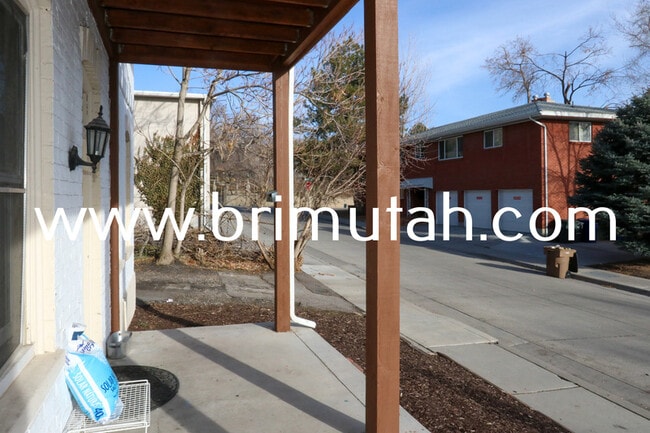 Building Photo - 1261-1267 Alameda Avenue - 1263
