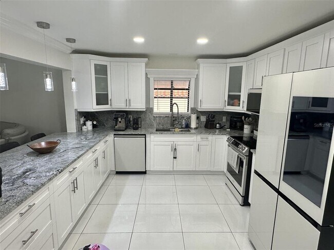 Foto del edificio - 6611 N Hale Ave