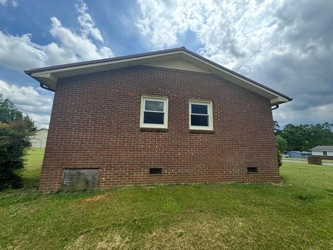 Building Photo - 3/1 in Kingstown, NC (Shelby, NC)