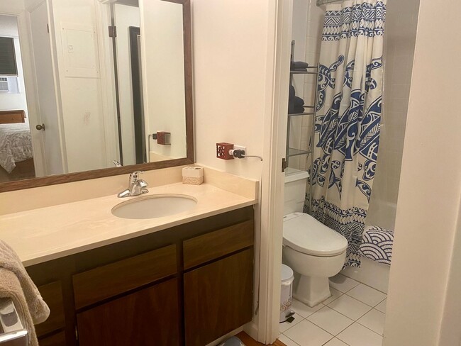 Building Photo - Royal Kuhio - Fully Furnished 1 Bedroom