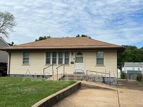 Building Photo - 4419 Lindscott Ave