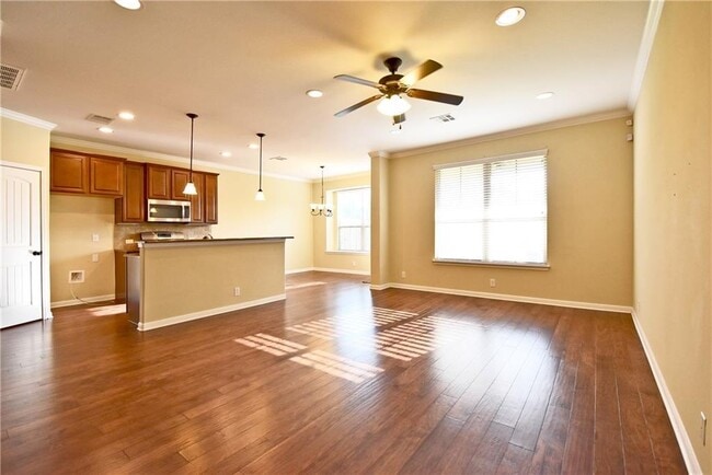 Building Photo - 13400 Briarwick Dr
