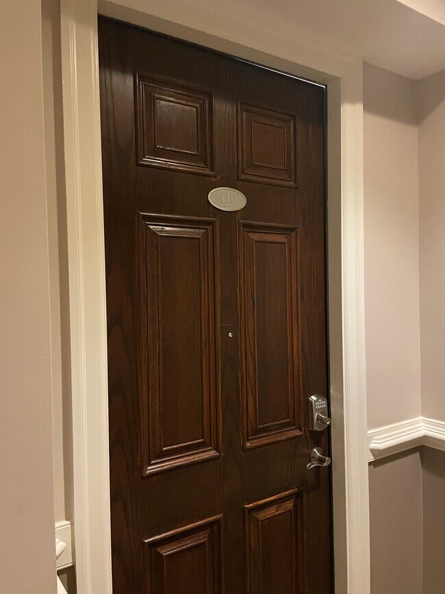 Apt 410 - 560 Dutch Valley Rd NE