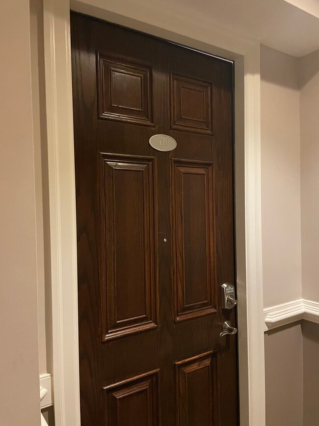 Apt 410 - 560 Dutch Valley Rd NE