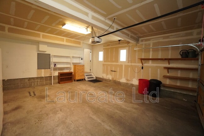 Building Photo - 194 Whitehaven Cir