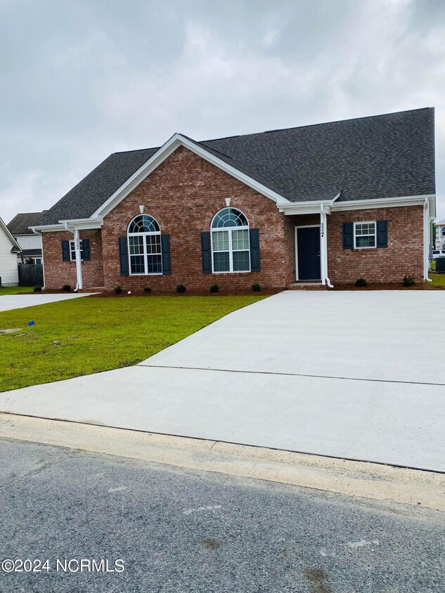 Primary Photo - 324 S Square Dr