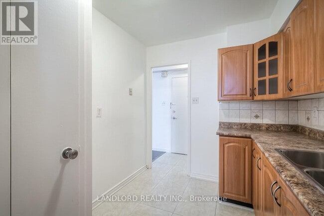 Building Photo - 1350 York Mills Rd