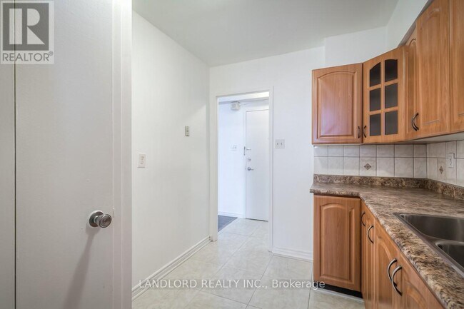 Photo du bâtiment - 1350 York Mills Rd