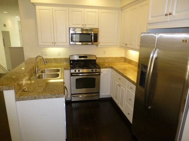 Building Photo - 416 W Linden Dr
