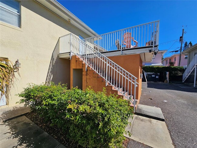 Building Photo - 1375 Drew St