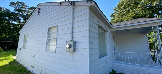 Foto del edificio - 2343 Huggins St