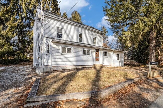 Foto del edificio - Charming 3-Bedroom Home in Quiet Neighborhood