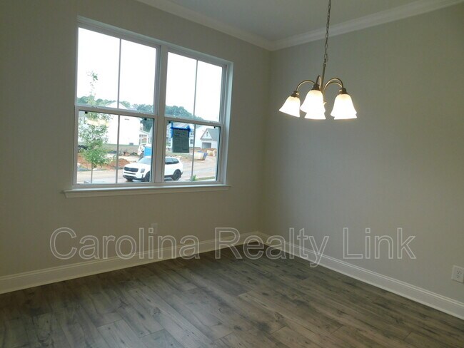 Building Photo - 143 E Fernwood St