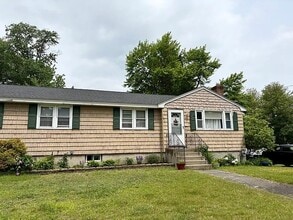 Building Photo - 11 Lasallette Rd