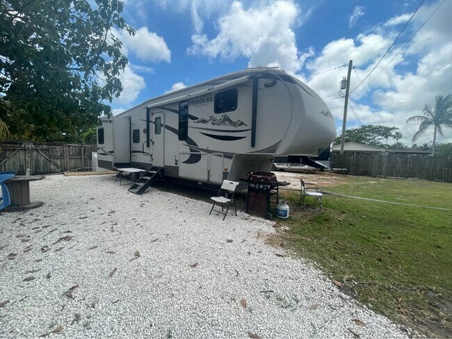 Foto del edificio - 23730 SW 124th Ave
