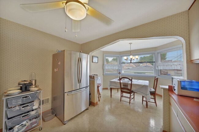 Building Photo - 3242 N Nottingham Ave