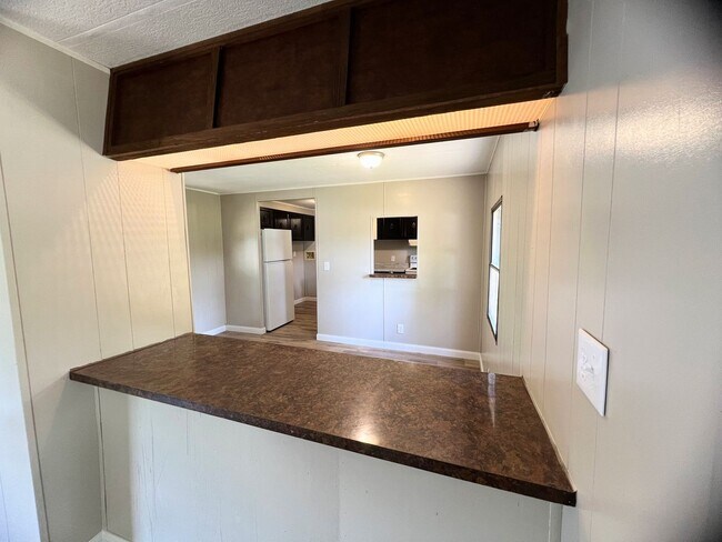 Building Photo - Newly Renovated Trailer