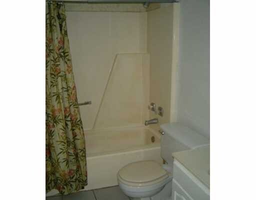 Baño - 204 N Mier
