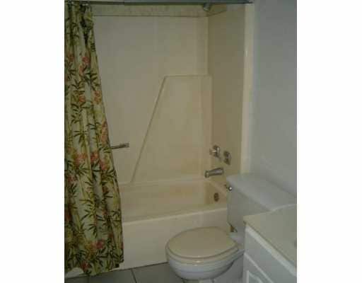 Bathroom - 204 N Mier
