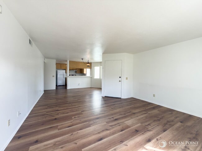 Building Photo - Spacious 2 Bedroom Condo in Camarillo!