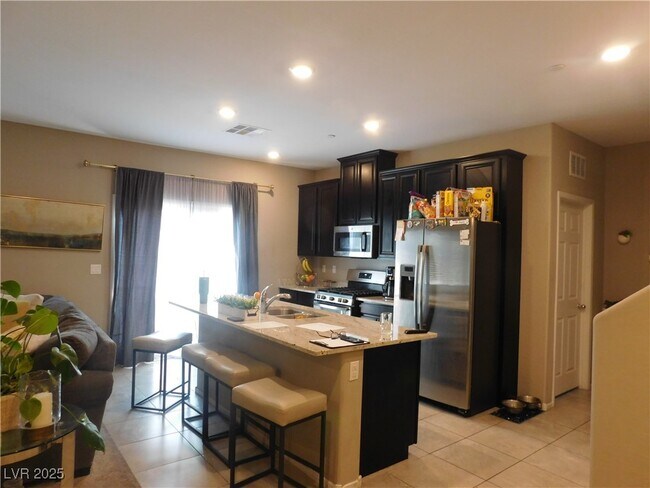 Foto del edificio - 2715 Amazing Meadows Ave