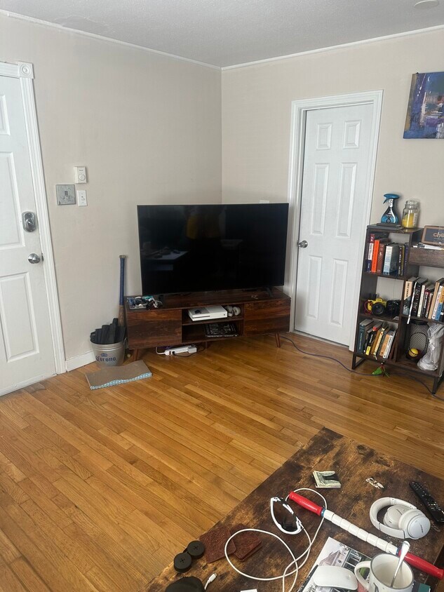 Foto principal - 512 E Broadway