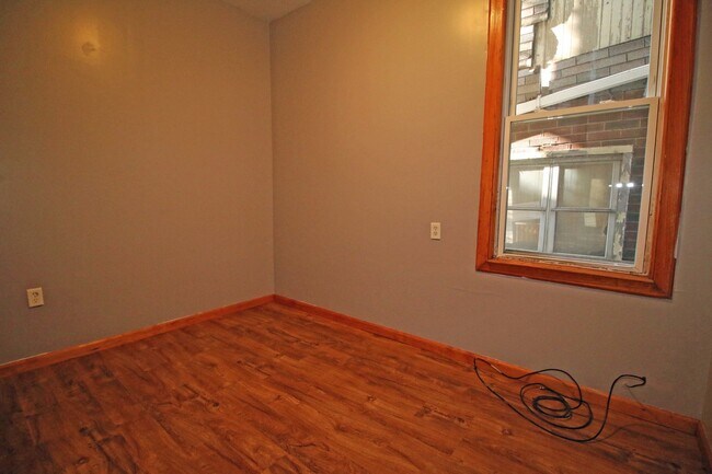 Building Photo - 2929 W Belmont Ave