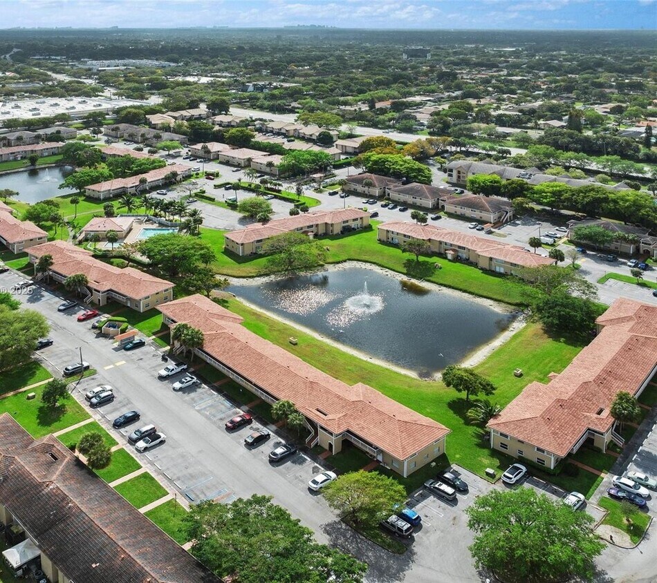 Foto principal - Beautiful 2/2 Unit at Lakewood Village at Coral Springs