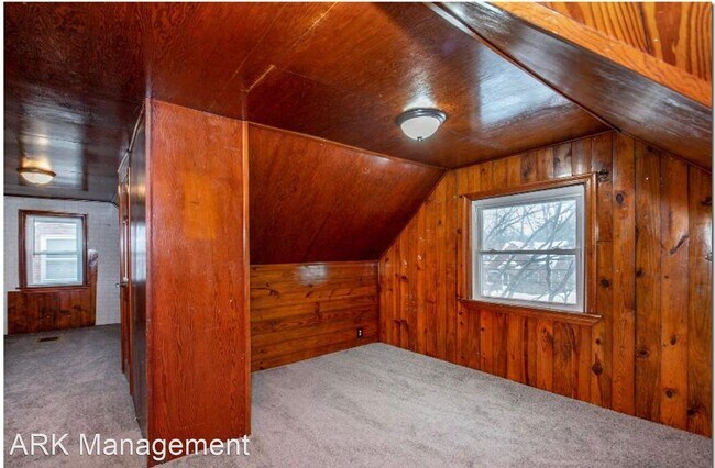 Building Photo - 3 br, 1.5 bath House - 1332 Dorsh