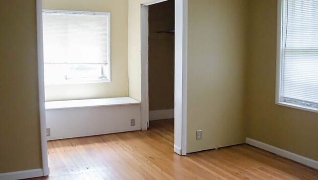 Building Photo - 2 Bedroom 1 Bathroom House, huge loft serv...