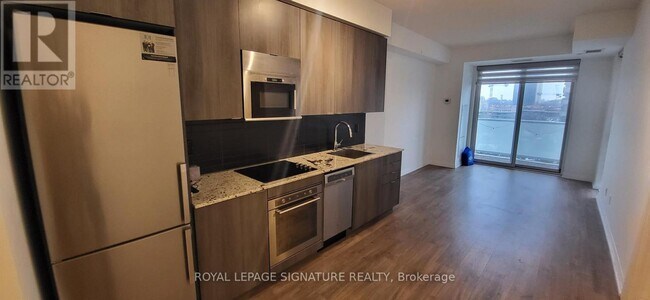 Photo du bâtiment - 101 Erskine Ave