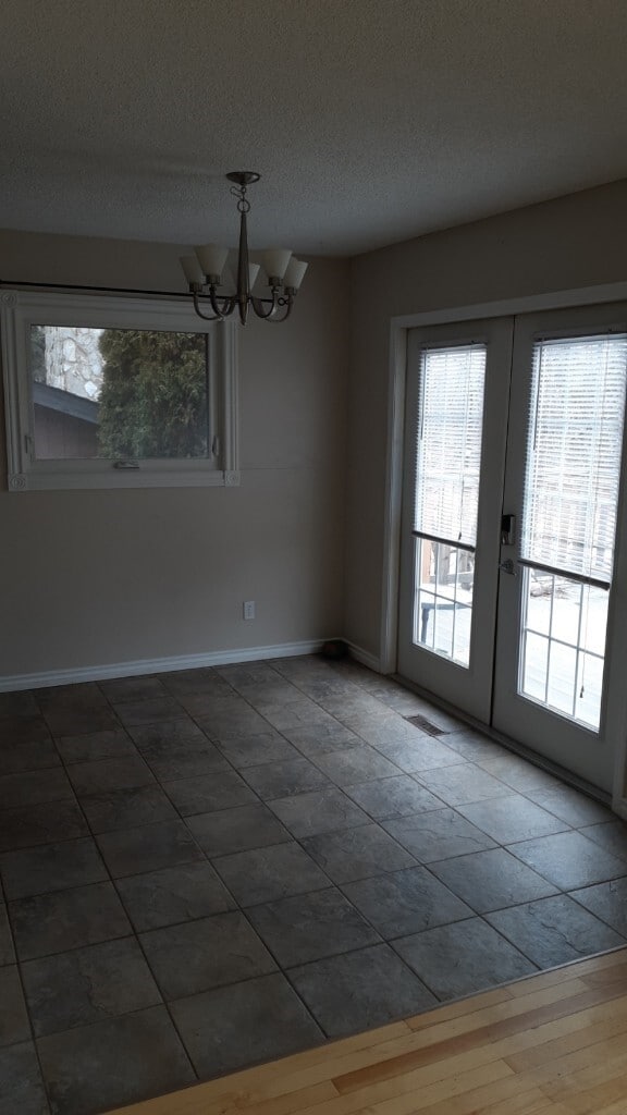 Building Photo - 4 Bed 2.5 Bath Unit in Red Deer, AB