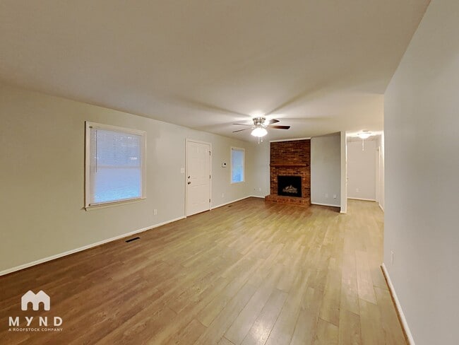 Foto del edificio - 4629 Longbriar Dr