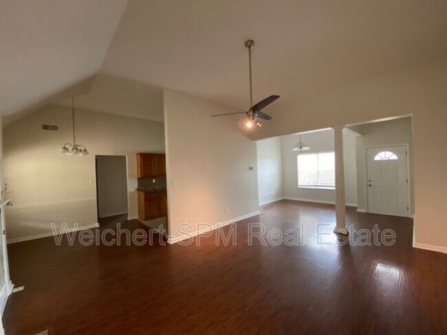 Foto del edificio - 325 Mossy Springs Dr