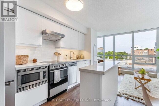 Photo du bâtiment - 320 Richmond St E