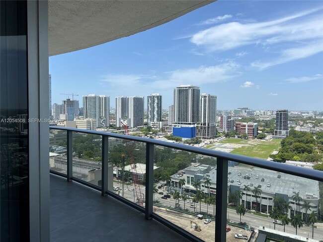 Foto del edificio - 488 NE 18th St
