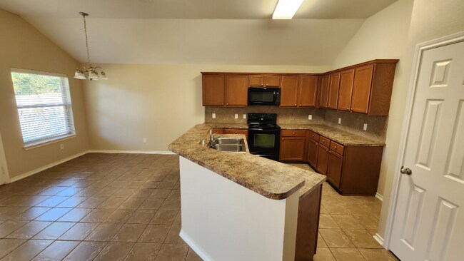 Foto del edificio - 6051 Pine Cone Ln