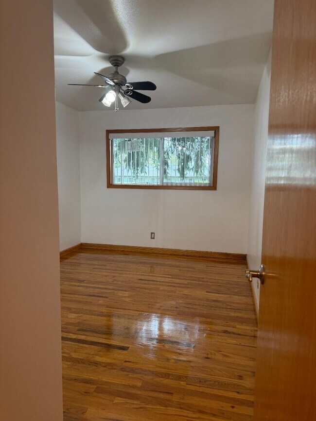 Foto del edificio - 1702 Winchell Ave