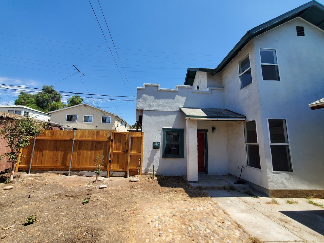 Primary Photo - 3733 Chamoune Ave