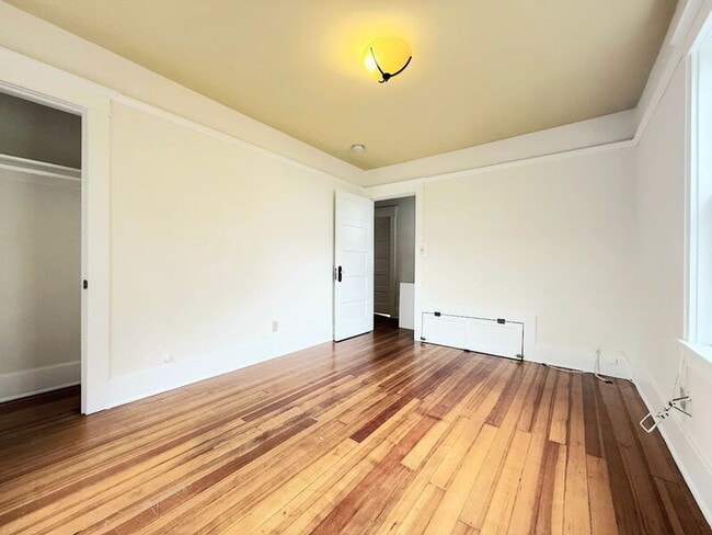 Building Photo - 1048 Laguna Ave