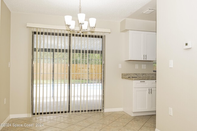 Foto del edificio - 6830 Caliph Ave