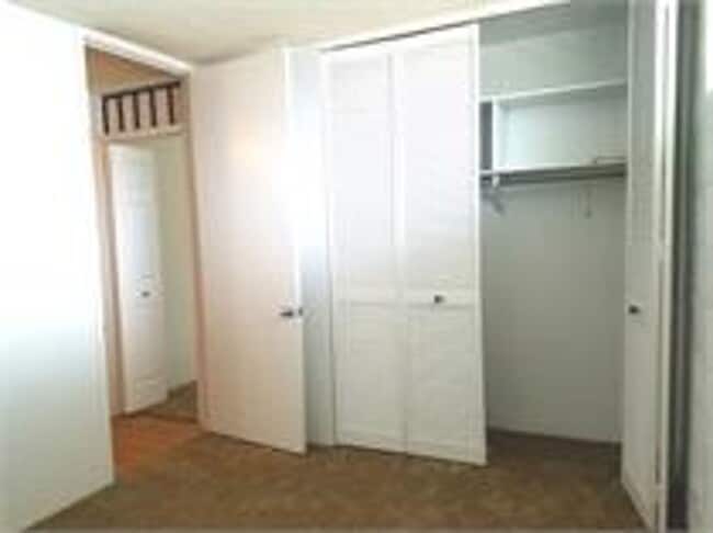 Building Photo - Beautiful golf course views from this Salt Lake - Moanalua condo!