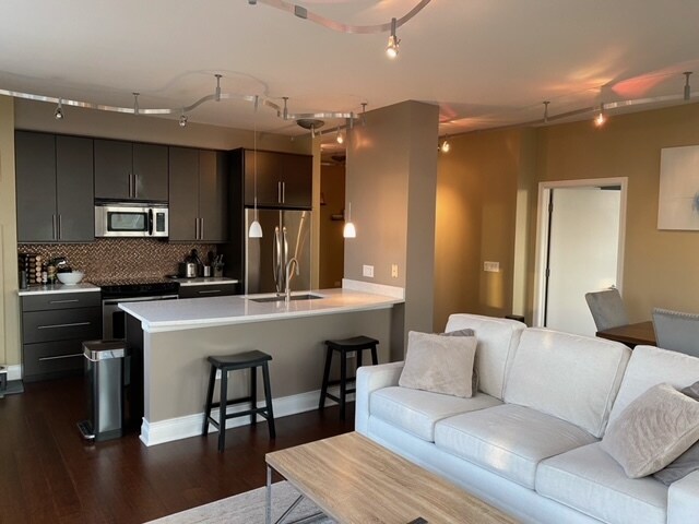 Living Area - 421 W Huron St