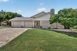 Building Photo - 700 Rogart Dr