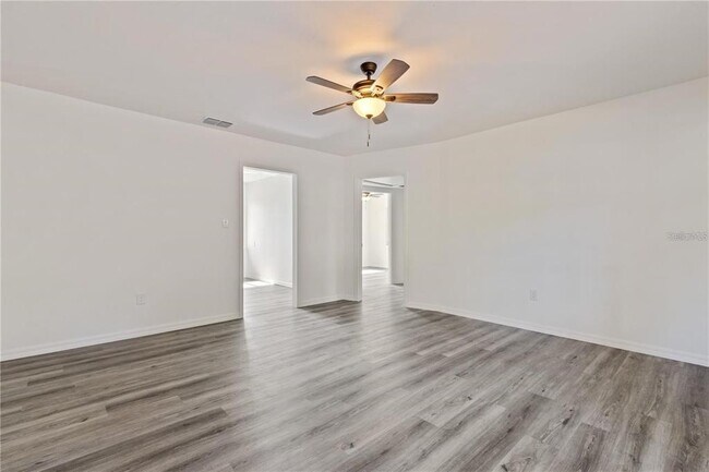 Foto del edificio - 112 S Fern Rd