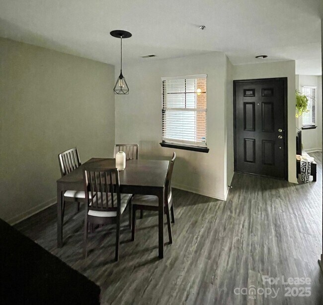 Foto del edificio - 525 Olmsted Park Pl