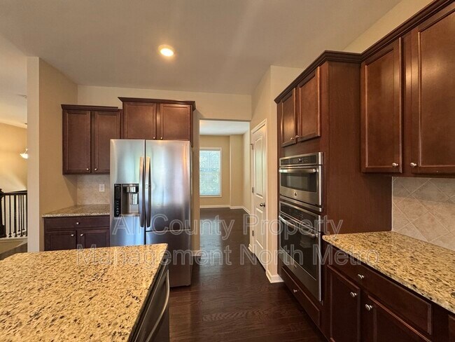 Building Photo - 837 Ivy Vine Pl